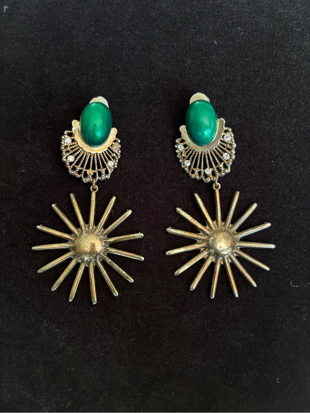 Green Stone Sunburst Drop clip-on Earrings